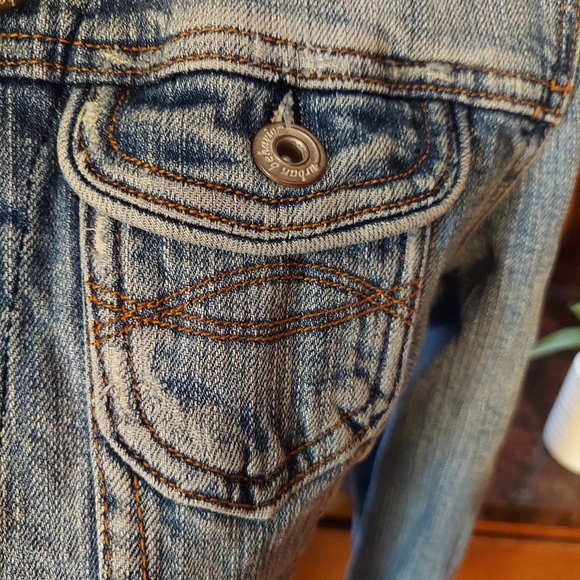 Vintage Urban Behavior Light Wash Cropped Denim Jacket - Picture 6 of 13